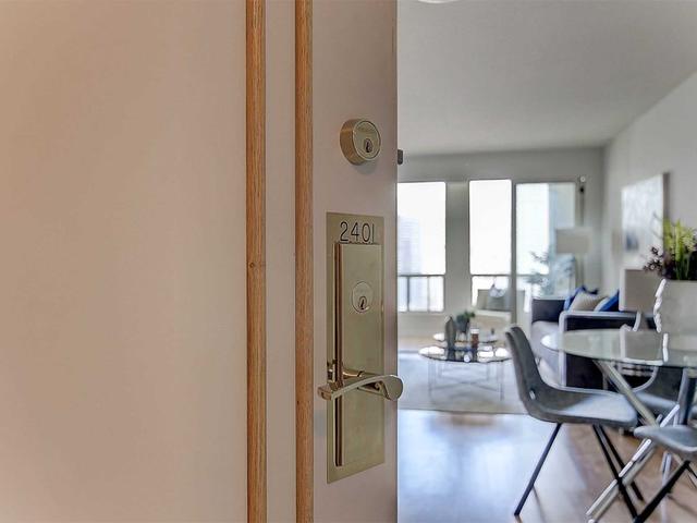 2401 - 25 Grenville St