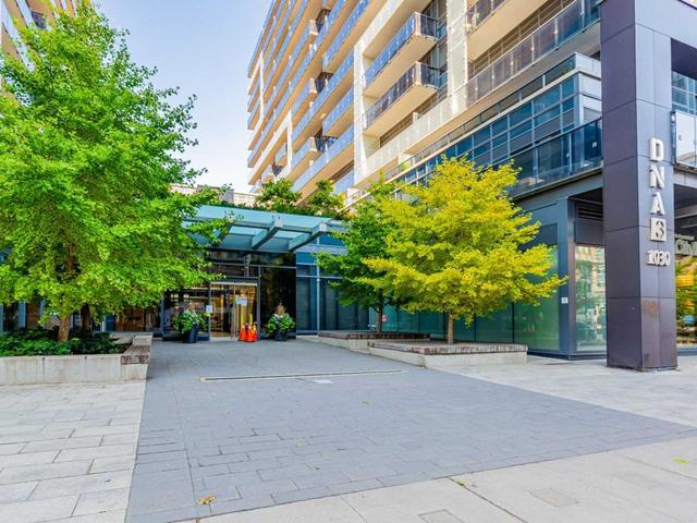 435 - 1030 King St W