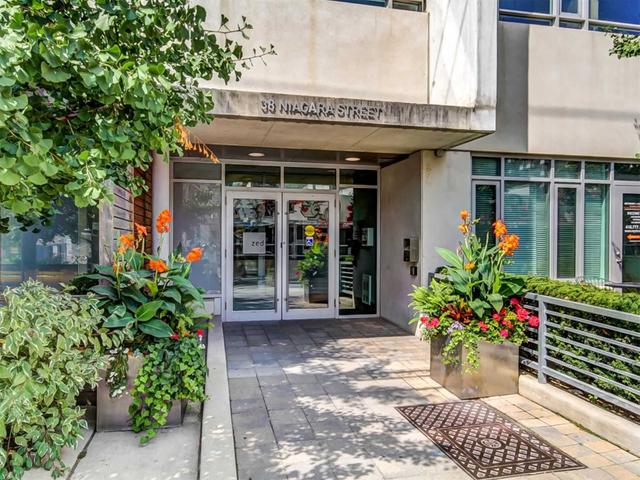 206 - 38 Niagara St