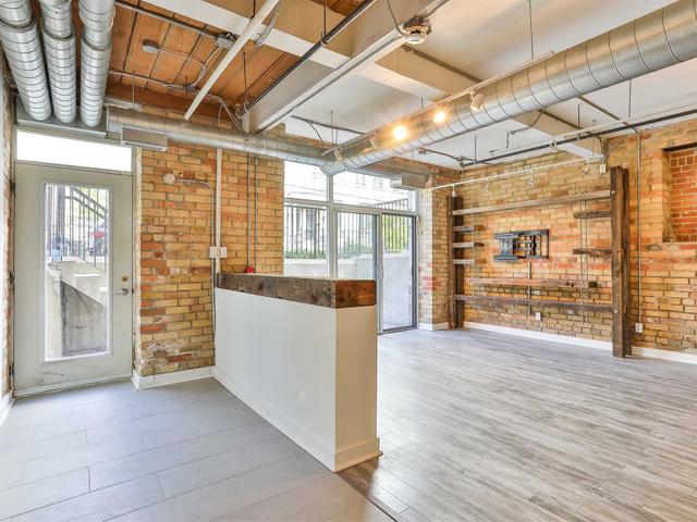 119 - 955 Queen St W