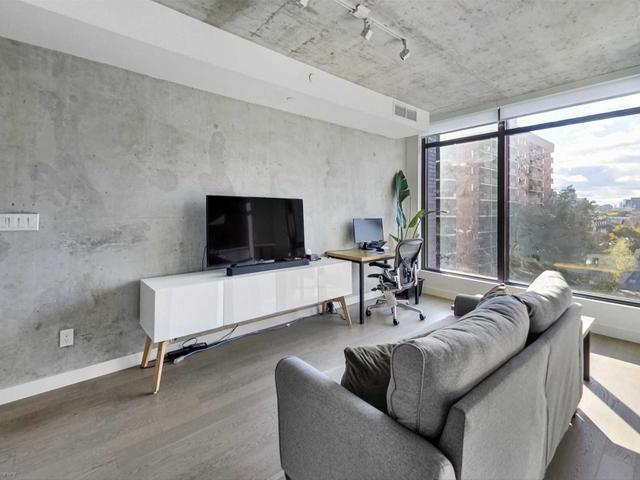 409 - 111 Bathurst St