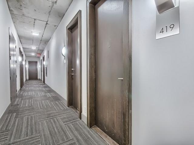 419 - 399 Adelaide St W