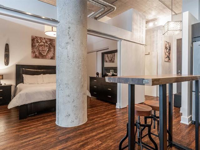 329 - 637 Lake Shore Blvd W