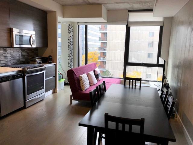 402 - 111 Bathurst St