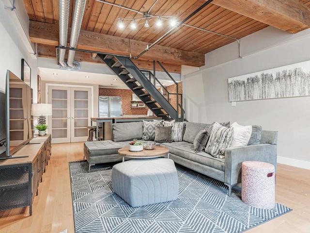 105 - 436 Wellington St W