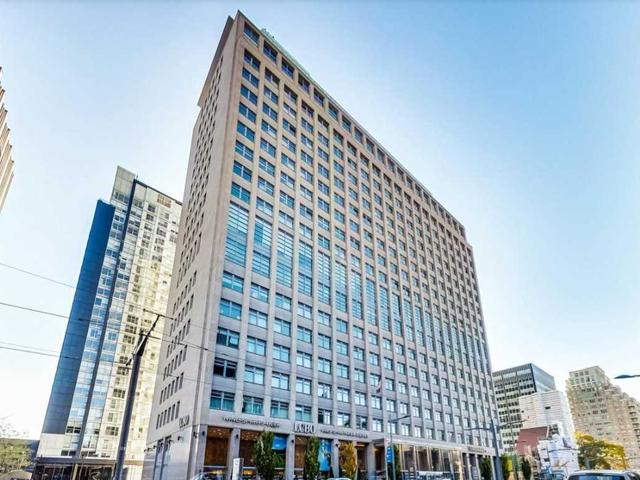 1218 - 111 St Clair Ave W