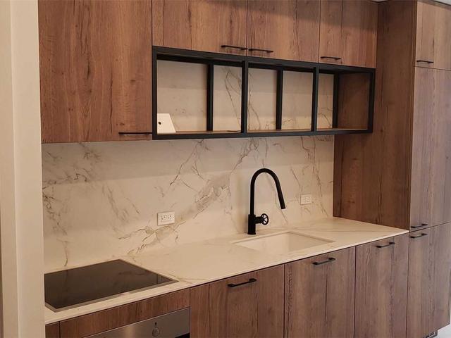 934 - 505 Richmond St W