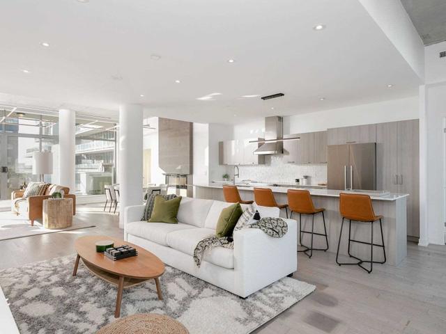 1001 - 650 King St W