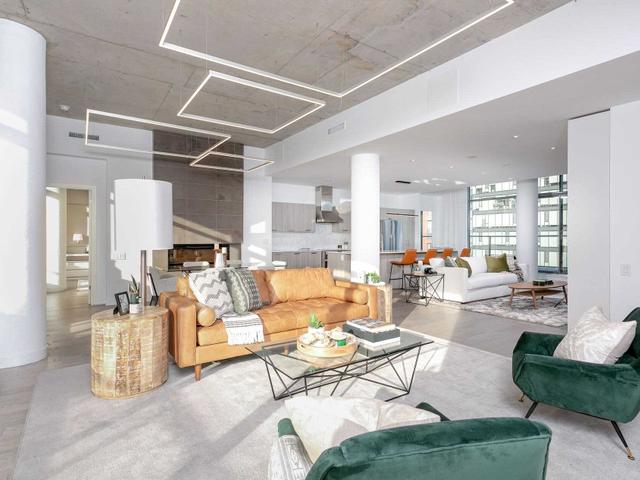 1001 - 650 King St W