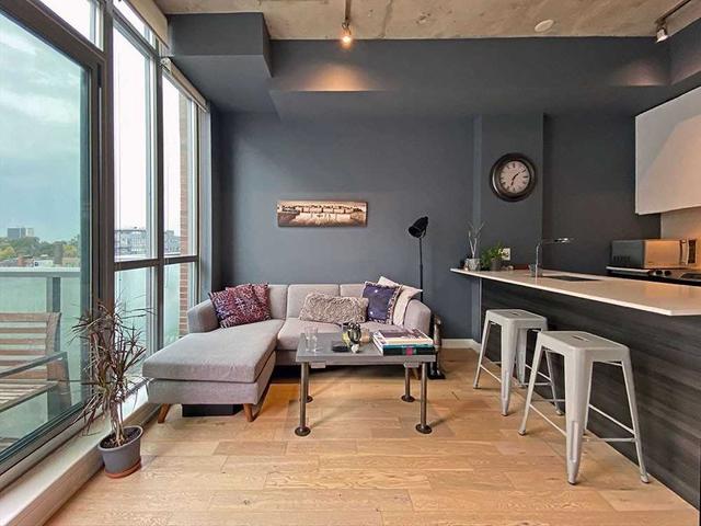 611 - 8 Gladstone Ave