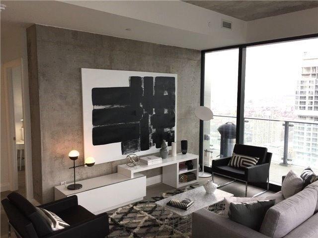 4002 - 224 King St W