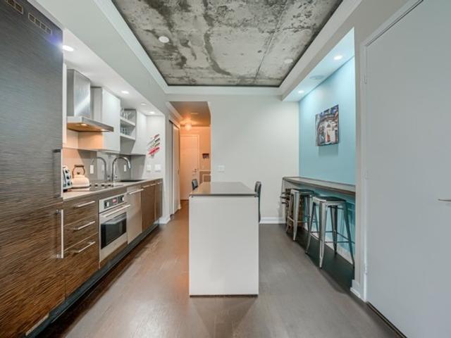 943 - 1030 King St W