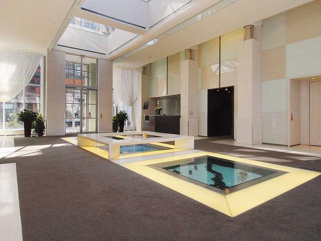 1025 - 270 Wellington St W