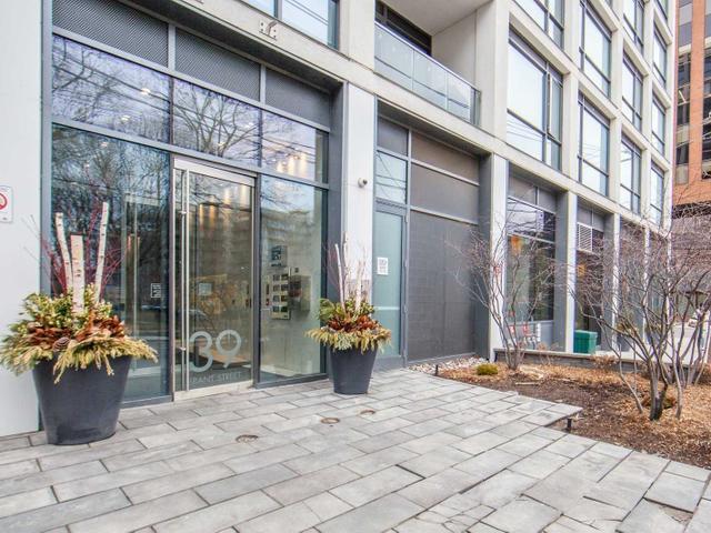 207 - 39 Brant St
