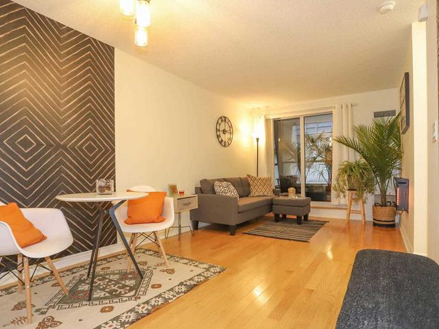 227 - 250 Wellington St W