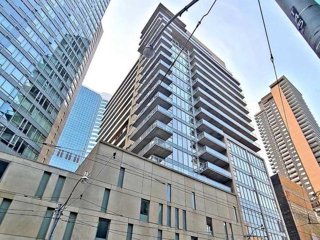 802 - 220 Victoria St
