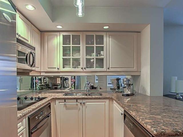 1203 - 140 Simcoe St