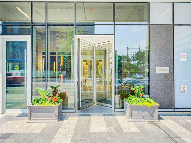 4113 - 300 Front St W