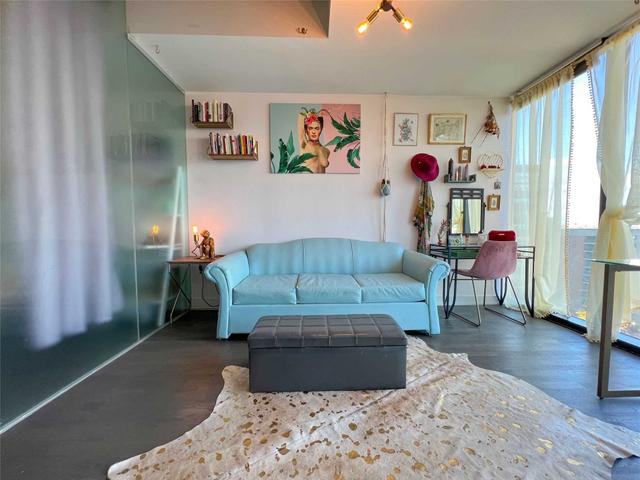 1115 - 629 King St W