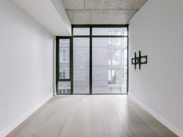 1202 - 111 Bathurst St