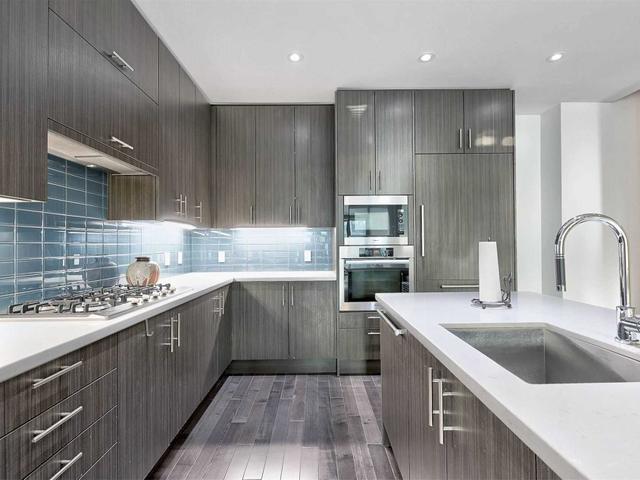 908 - 29 Queens Quay E