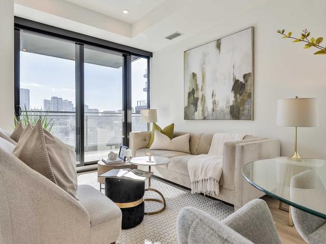 932 - 505 Richmond St W