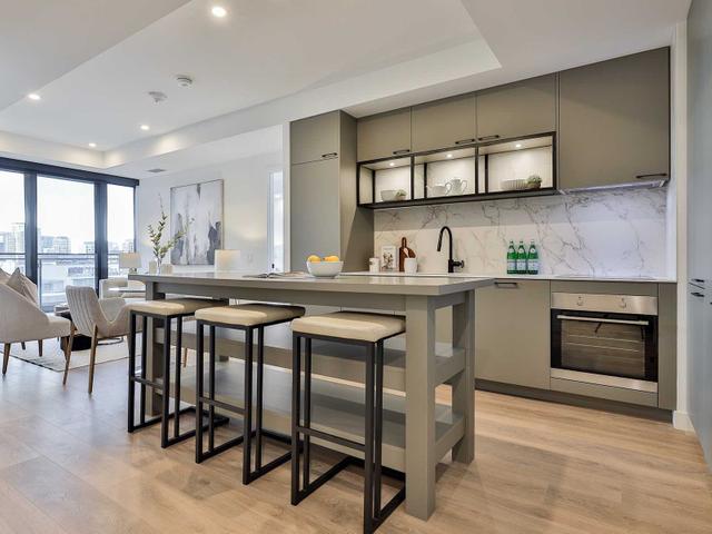 932 - 505 Richmond St W