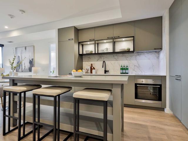 932 - 505 Richmond St W