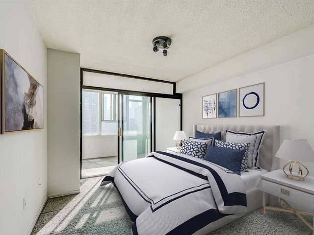 1704 - 45 Carlton St S