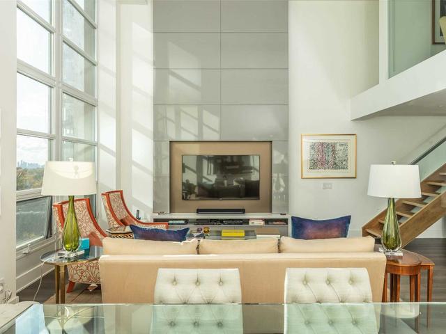 918 - 111 St Clair Ave W