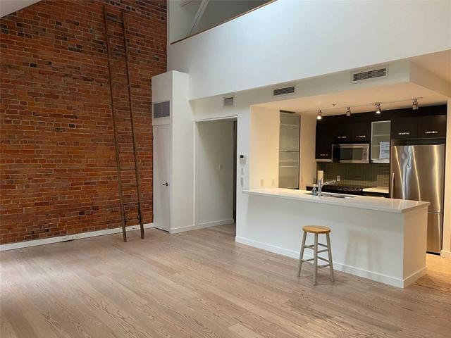 304 - 701 Dovercourt Rd