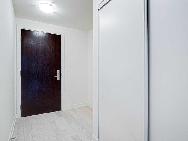 1021 - 330 Richmond St W