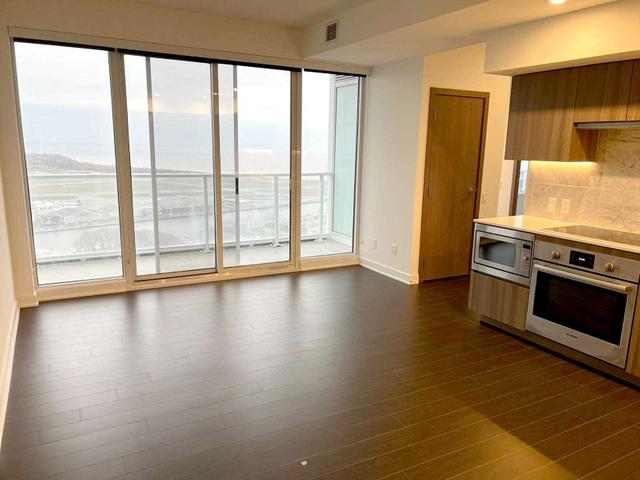 3702 - 17 Bathurst St