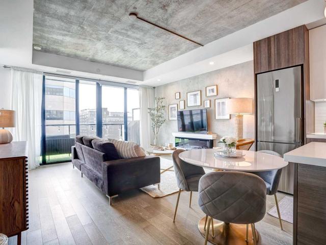 1203 - 608 Richmond St W