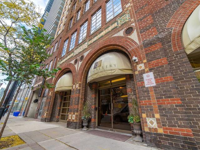 801 - 25 Grenville St