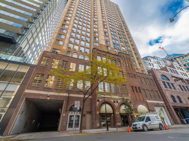 801 - 25 Grenville St