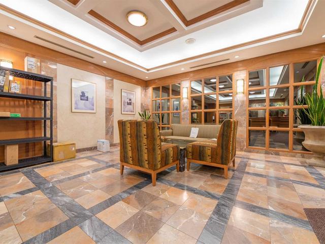 801 - 25 Grenville St