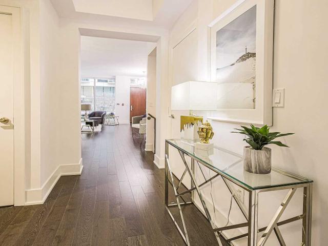 TH118 - 39 Queens Quay E