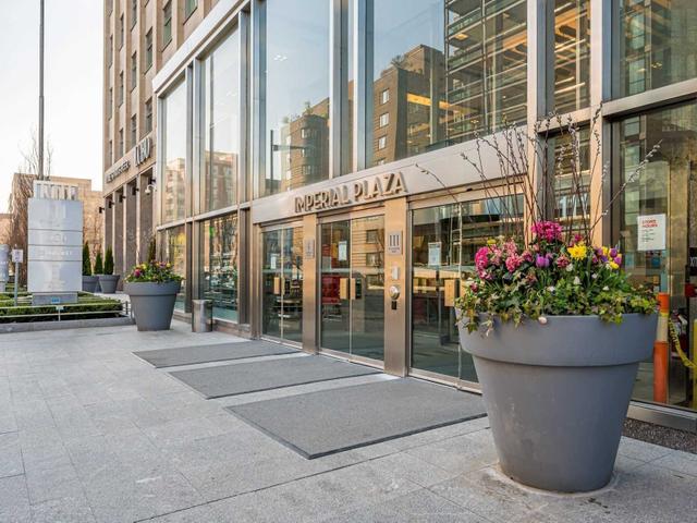 319 - 111 St Clair Ave W