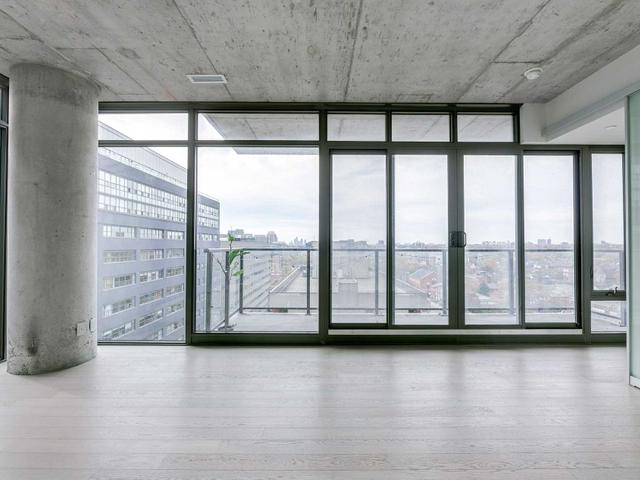 1202 - 111 Bathurst St