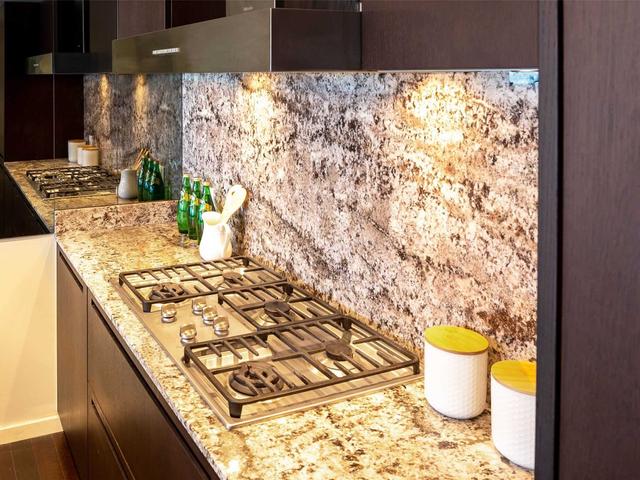 3307 - 180 University Ave