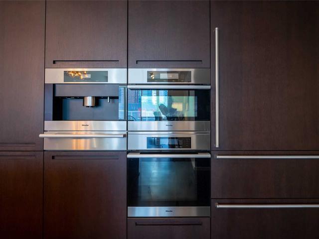 3307 - 180 University Ave