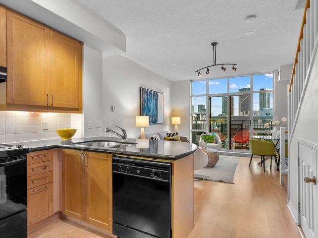 610 - 901 Queen St W