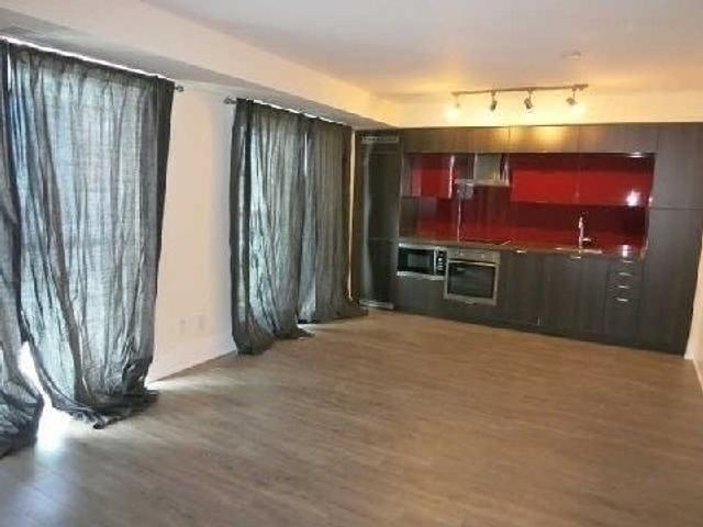 905 - 300 Front St W