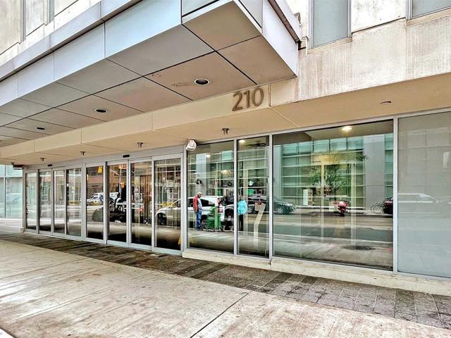 3711 - 210 Victoria St