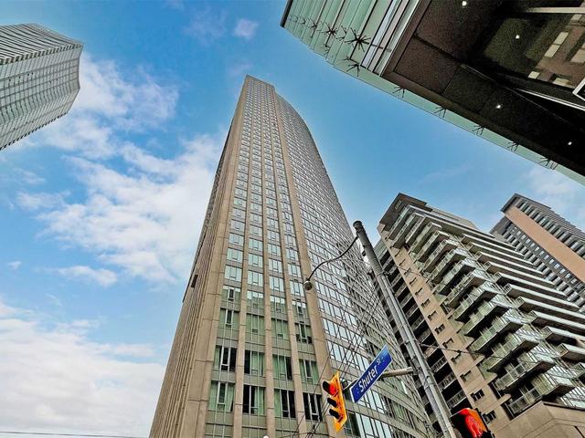 3711 - 210 Victoria St