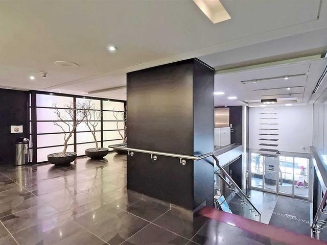 3711 - 210 Victoria St