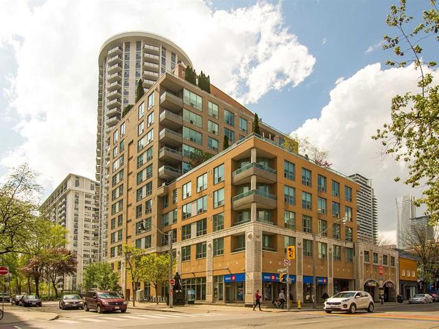 208 - 70 Alexander St