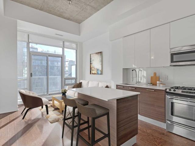 LPH905 - 399 Adelaide St W