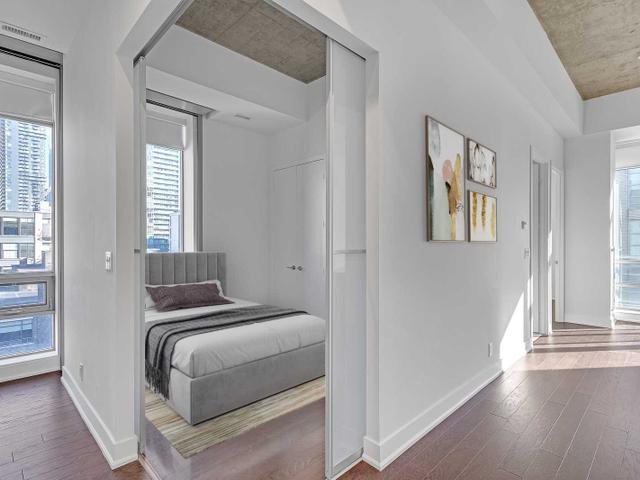 LPH905 - 399 Adelaide St W